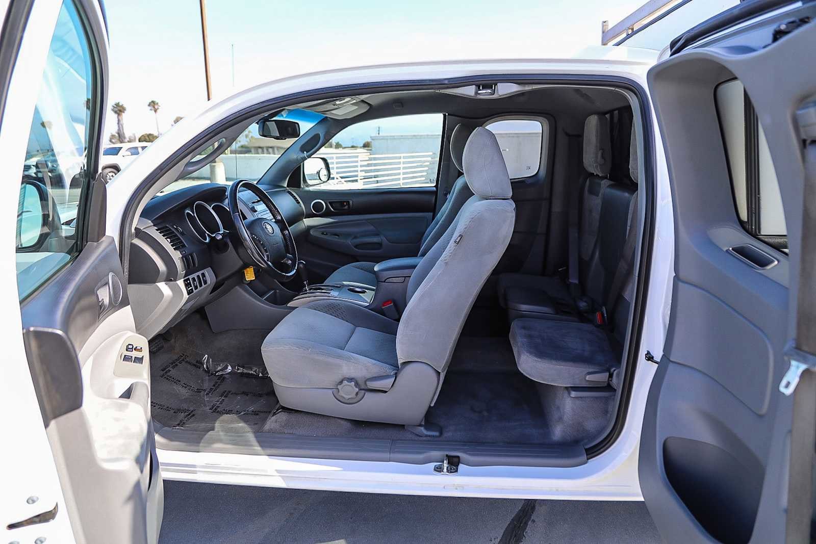 Thumbnail: 2010 Toyota Tacoma - 18