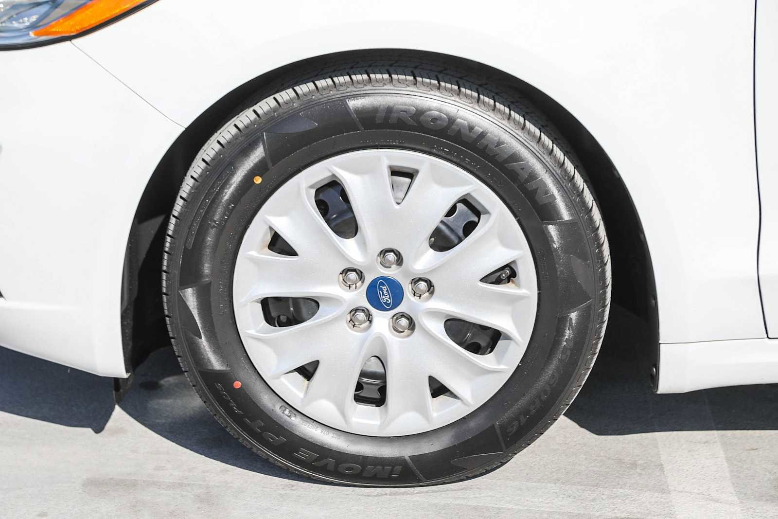 2019 Ford Fusion S 8