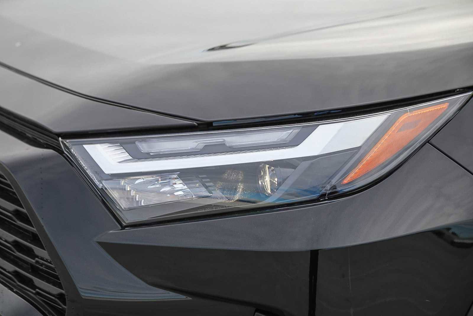 Thumbnail: 2025 Toyota RAV4 - 8