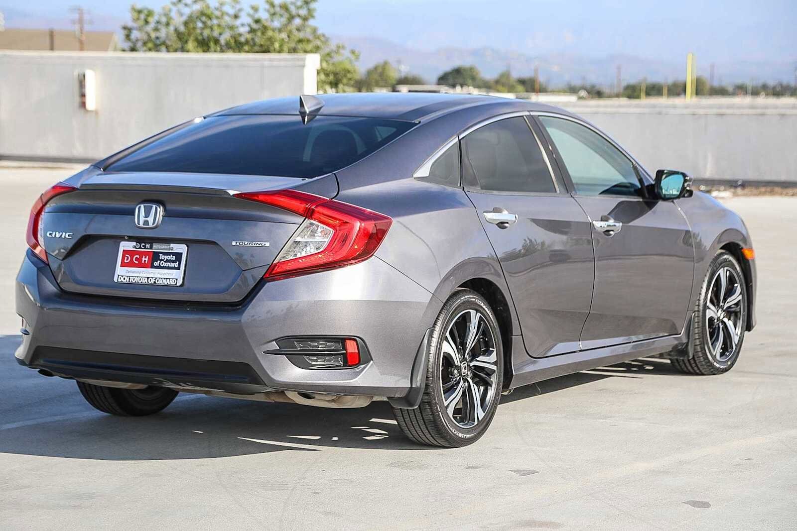 2017 Honda Civic Touring photo 4