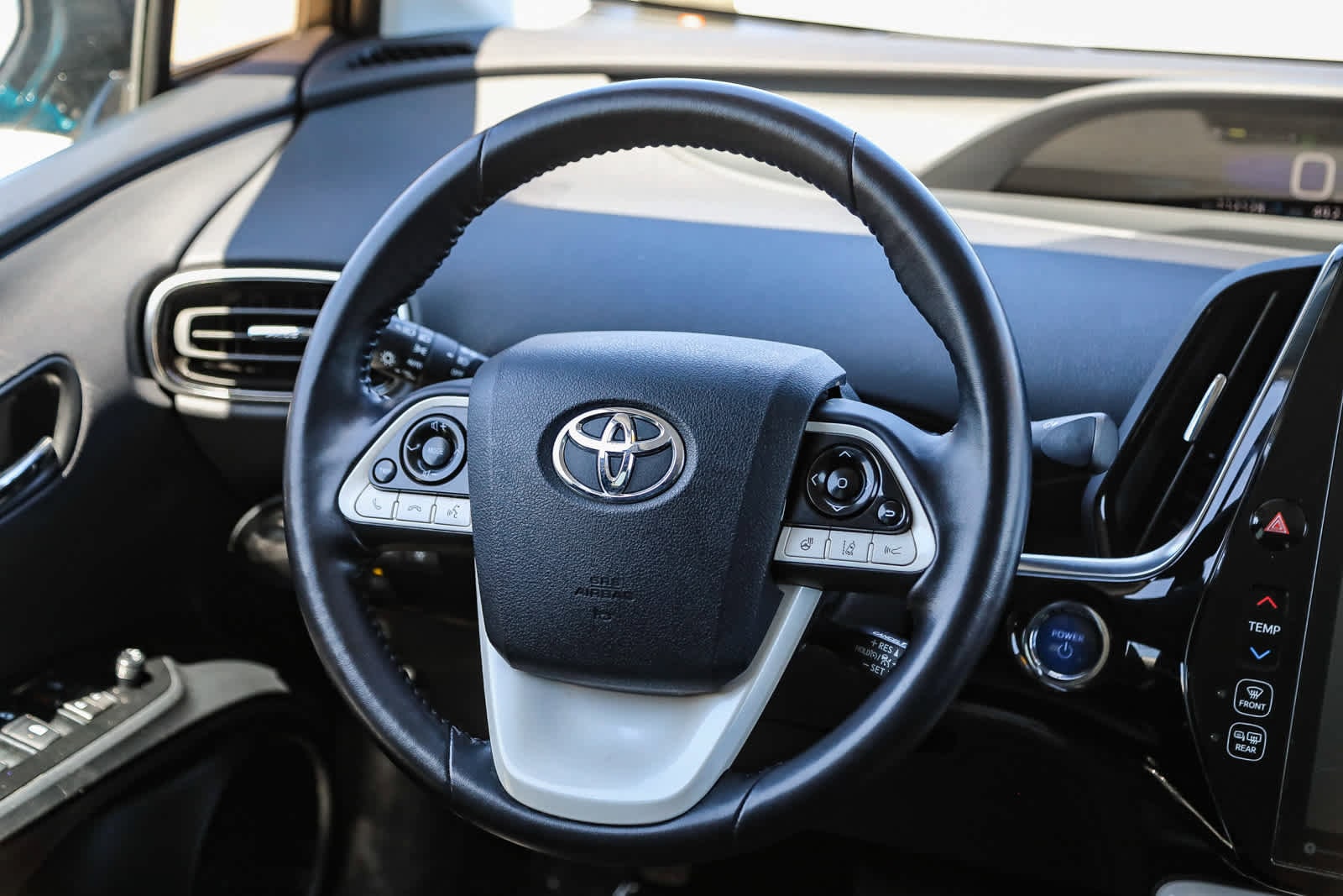 Thumbnail: 2017 Toyota Prius Prime - 14