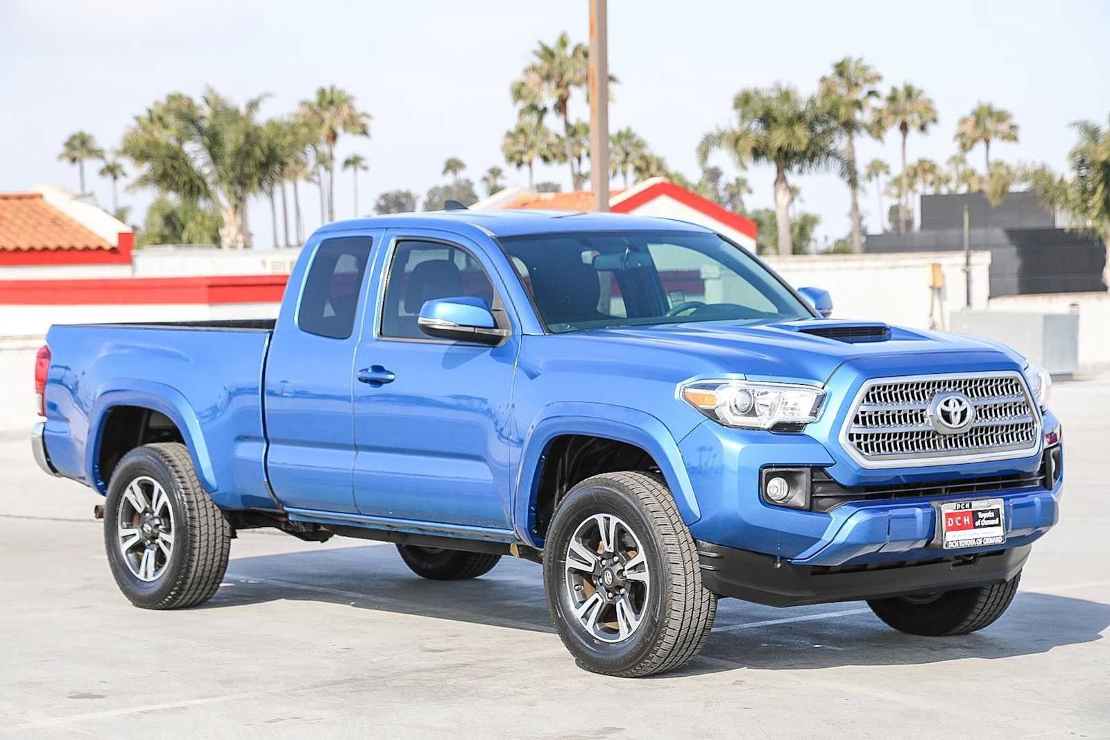 Thumbnail: 2016 Toyota Tacoma - 3