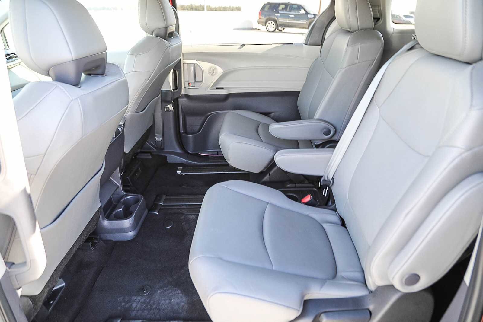 Thumbnail: 2023 Toyota Sienna - 18