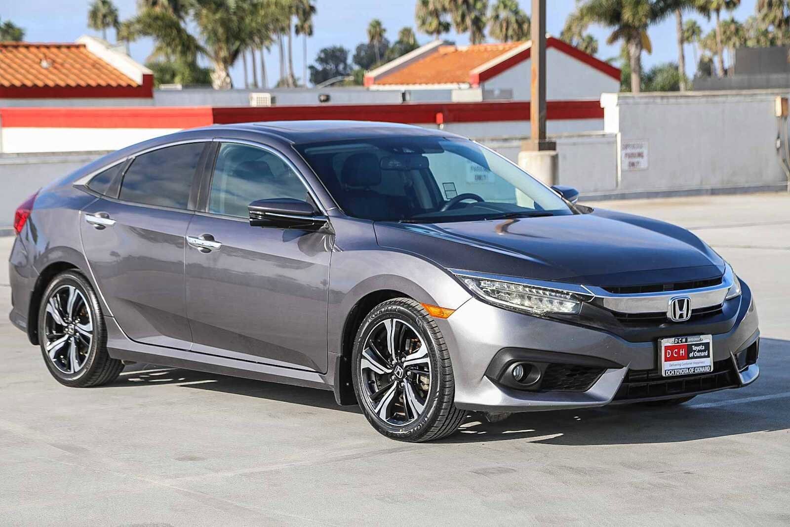2017 Honda Civic Touring photo 3