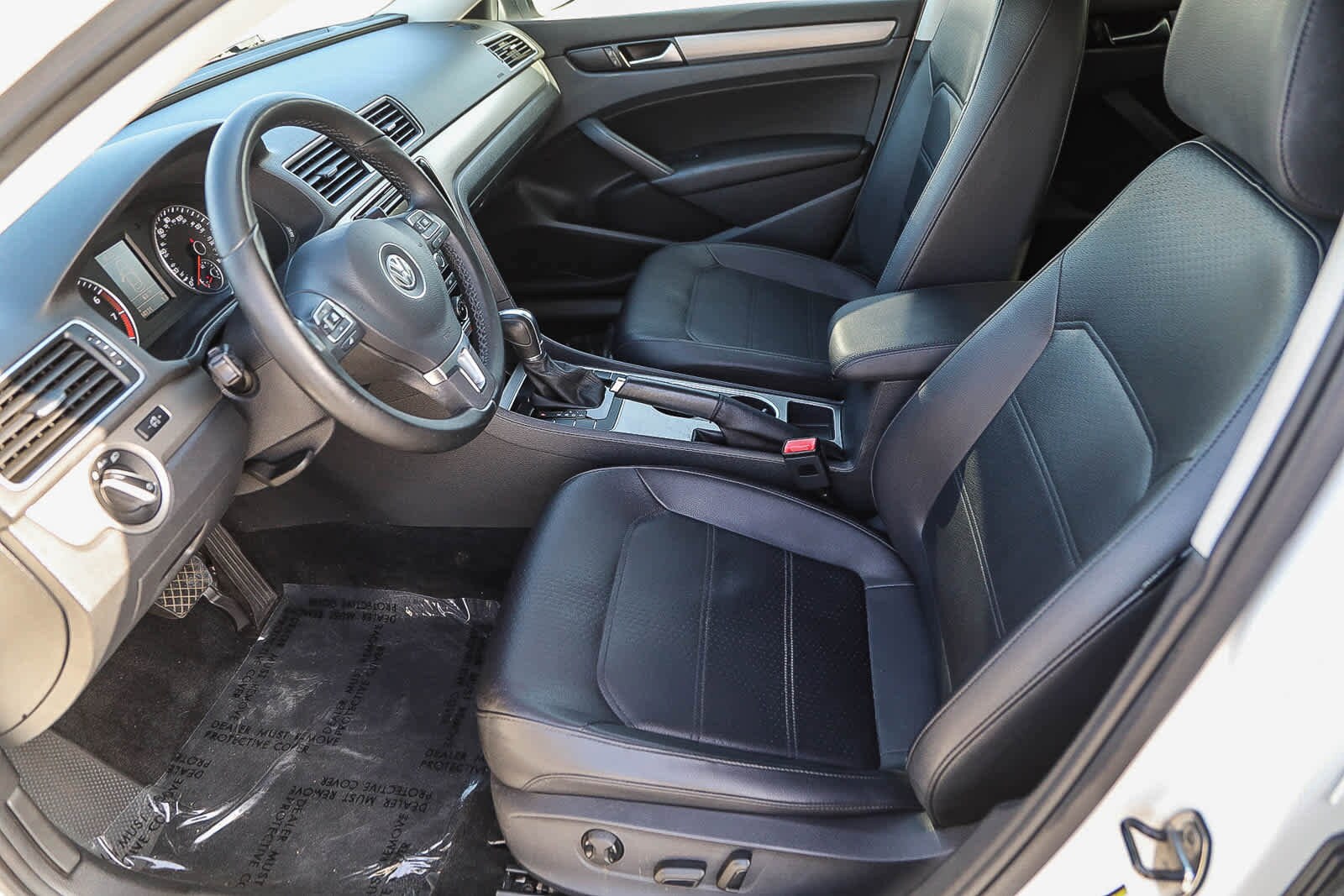 Thumbnail: 2014 Volkswagen Passat - 17