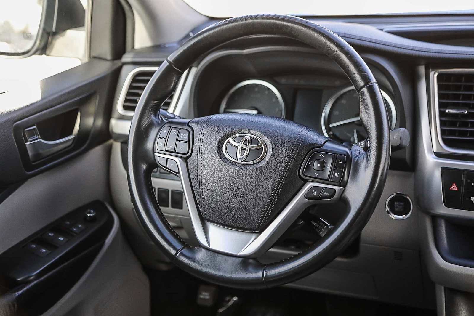 Thumbnail: 2019 Toyota Highlander - 13