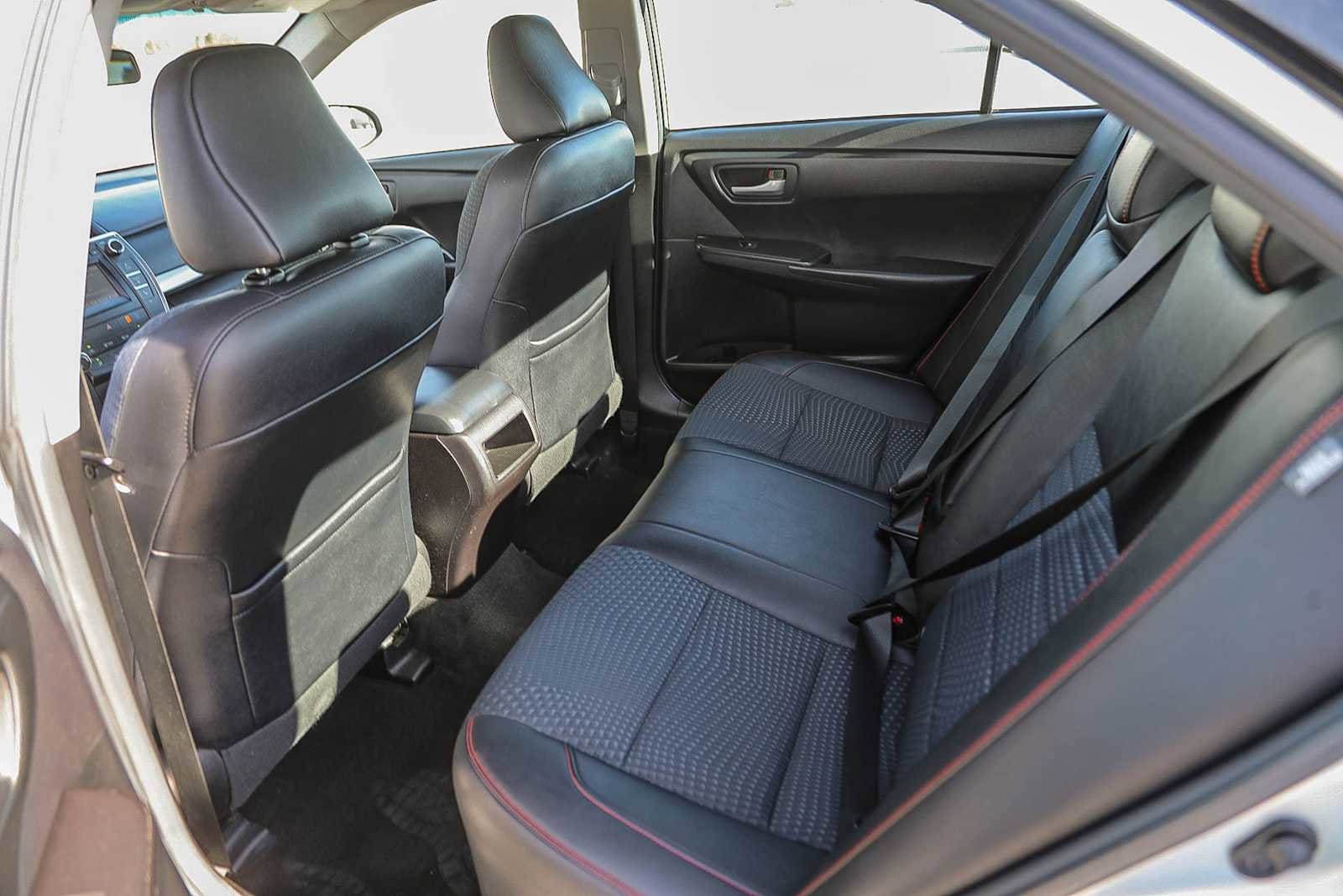 Thumbnail: 2015 Toyota Camry - 18