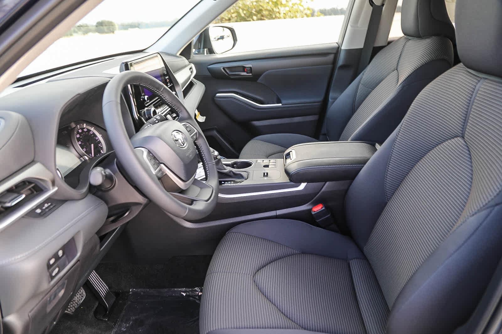 Thumbnail: 2025 Toyota Highlander - 18