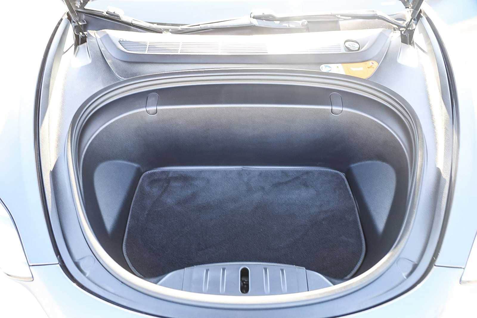 Thumbnail: 2018 Tesla Model 3 - 27