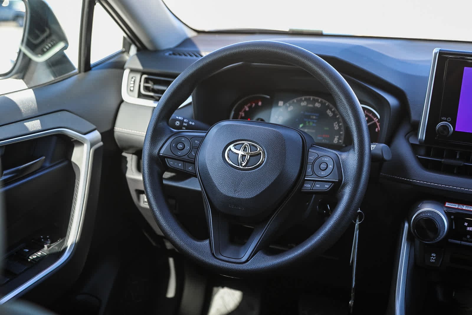 Thumbnail: 2025 Toyota RAV4 - 16