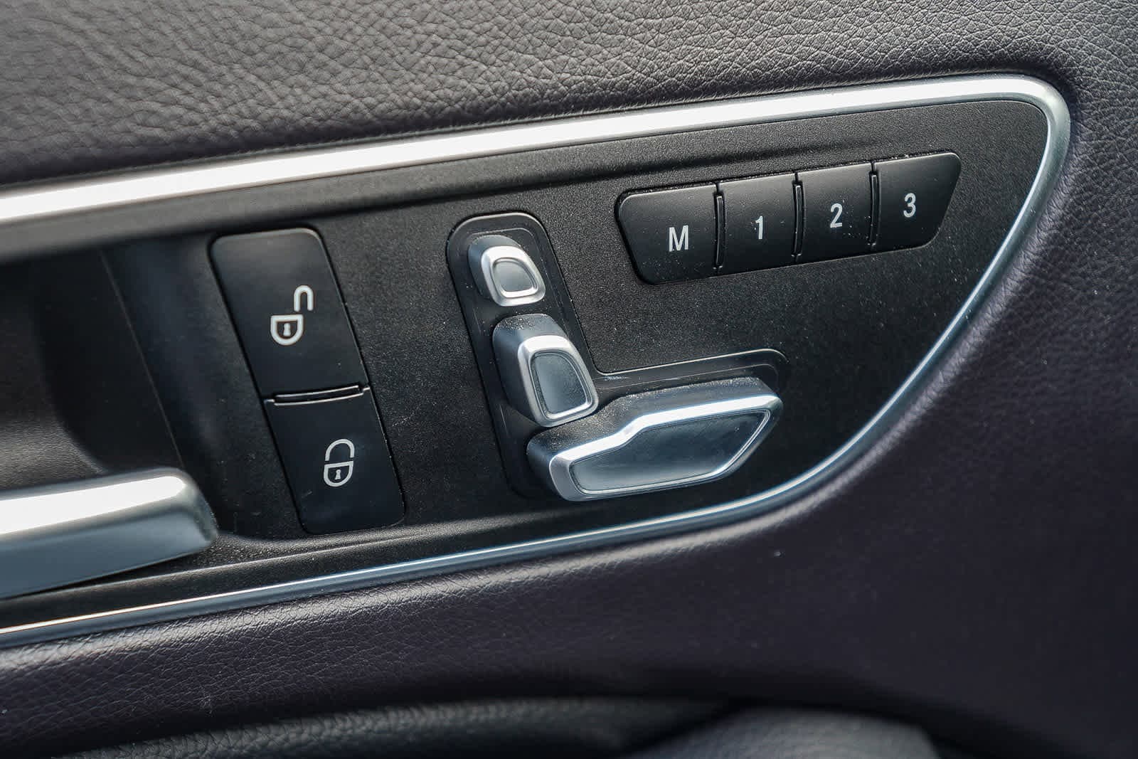 Thumbnail: 2020 Mercedes-Benz GLA - 25