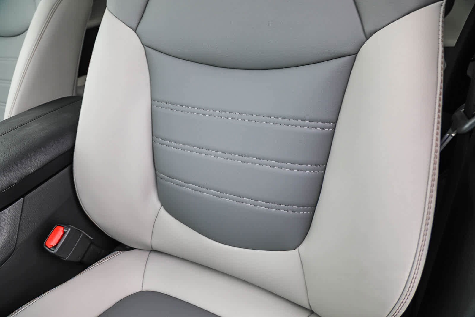 Thumbnail: 2025 Toyota RAV4 - 25