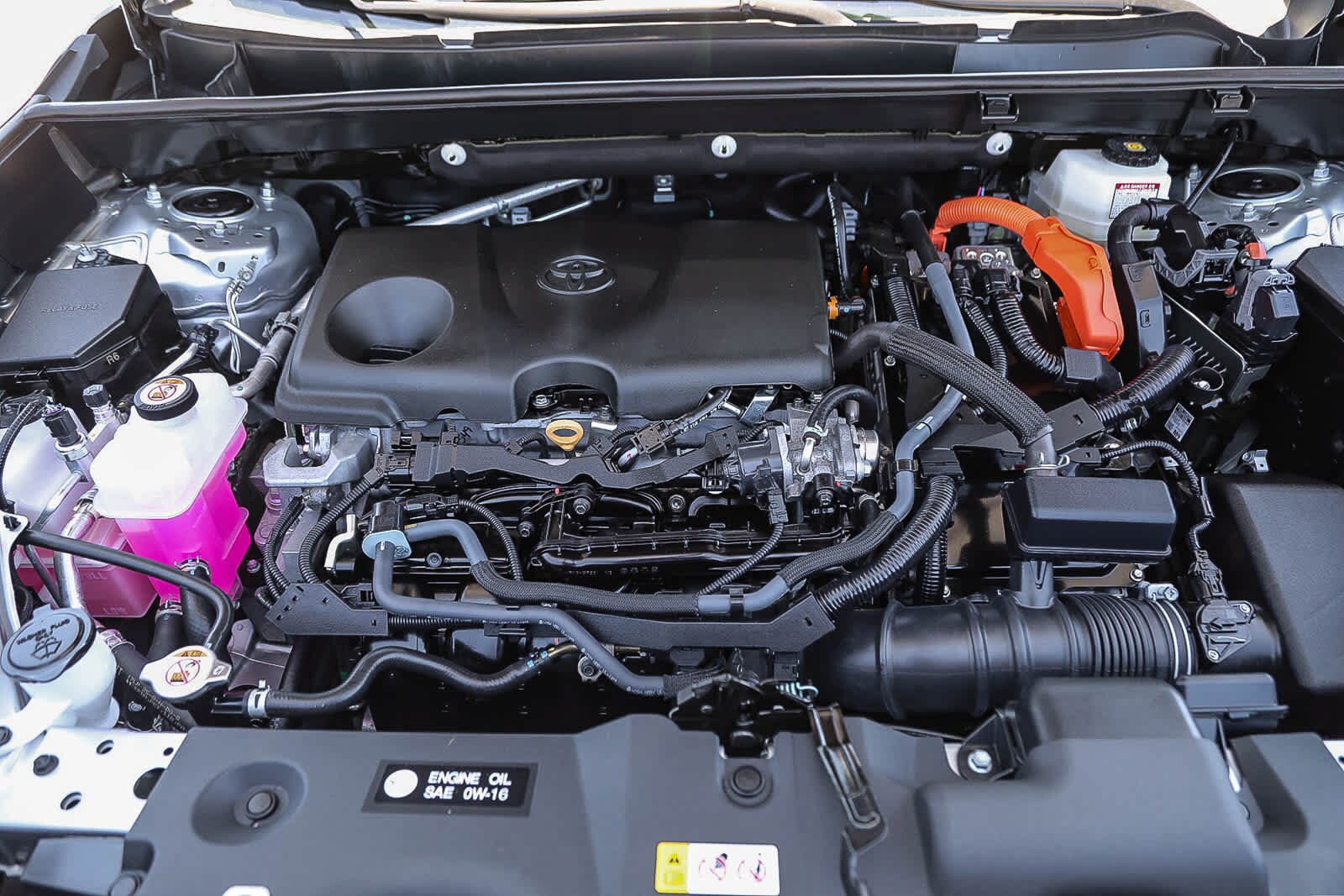 2025 Toyota RAV4 XLE - Photo 27