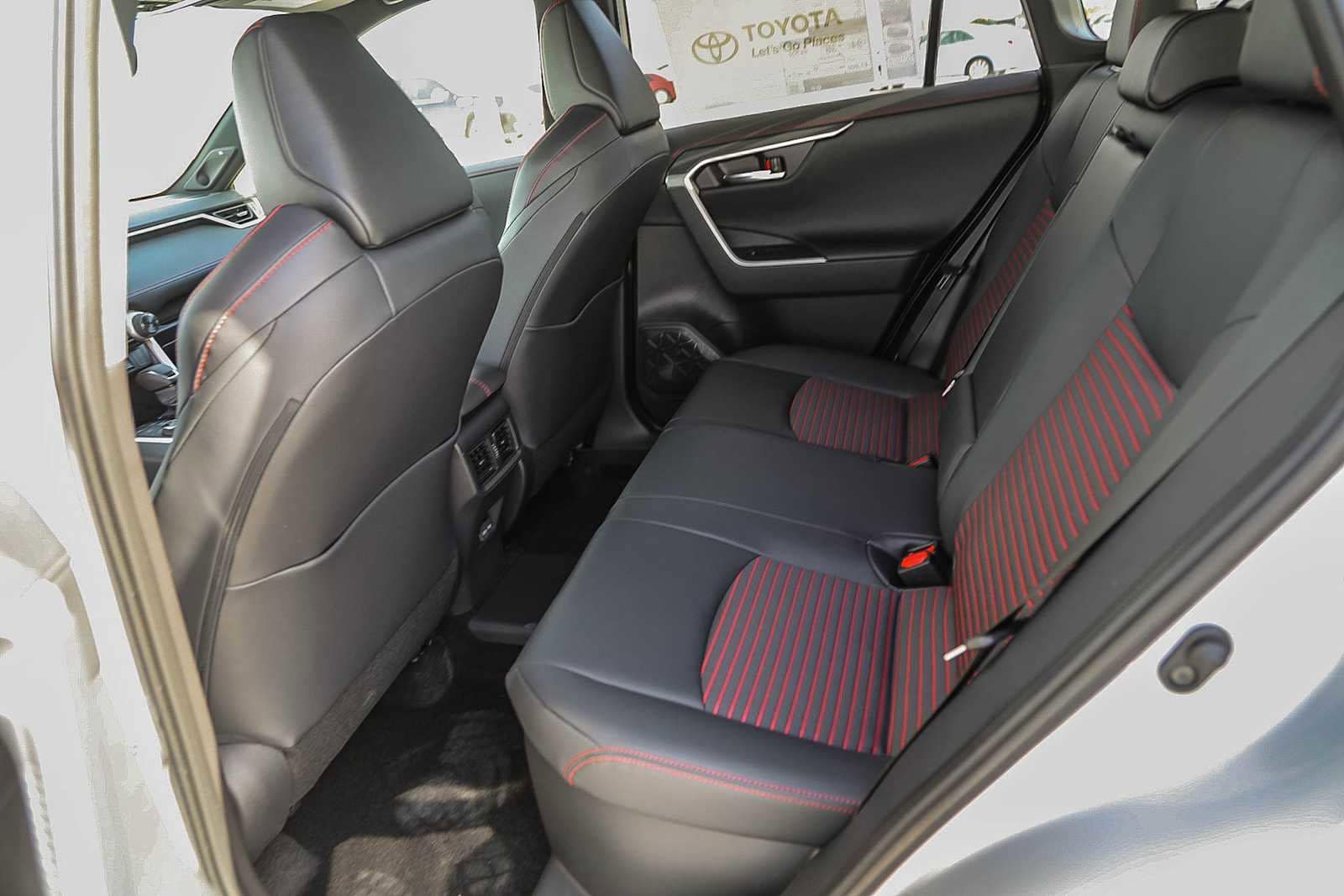 Thumbnail: 2025 Toyota RAV4 - 20