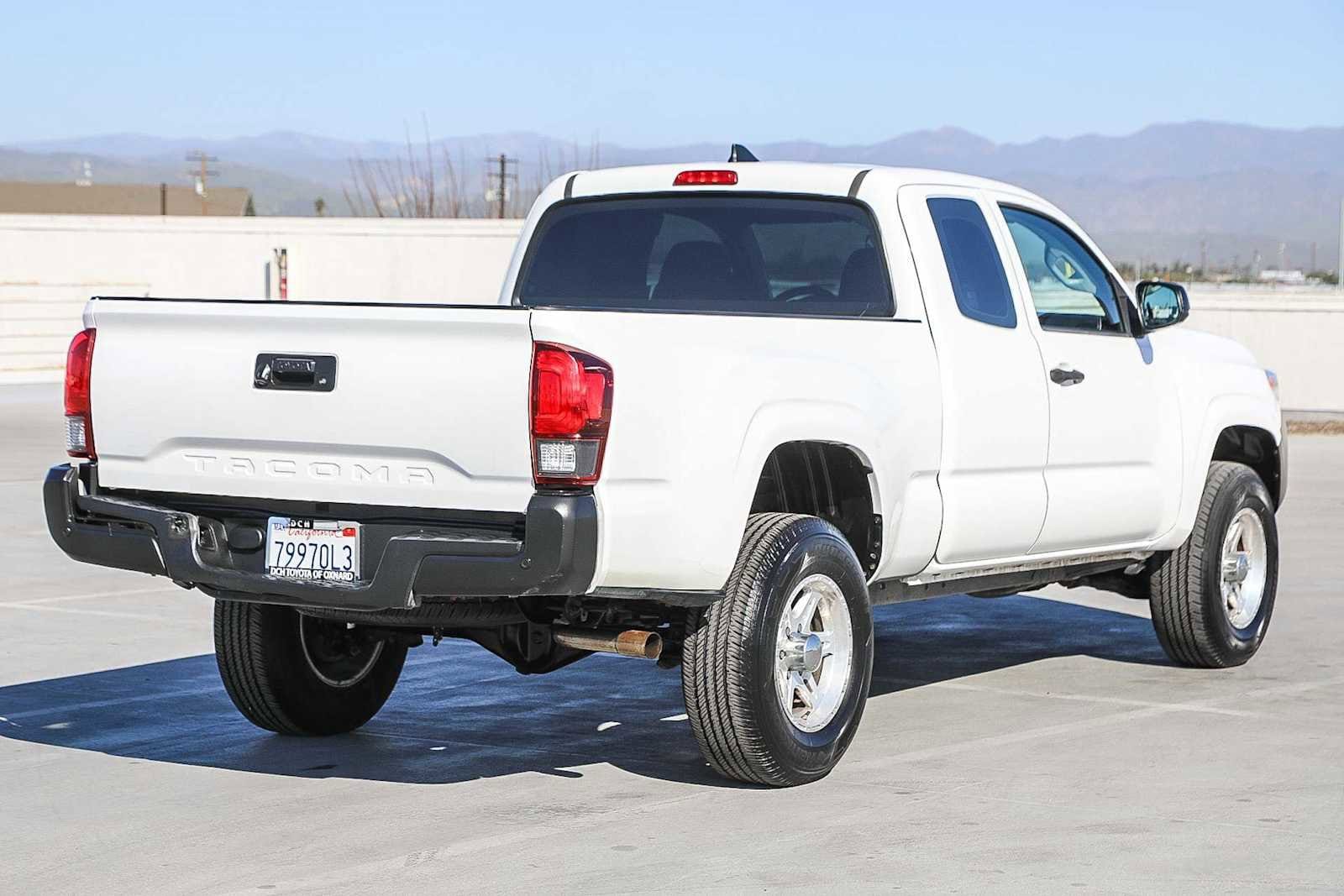 Thumbnail: 2018 Toyota Tacoma - 4