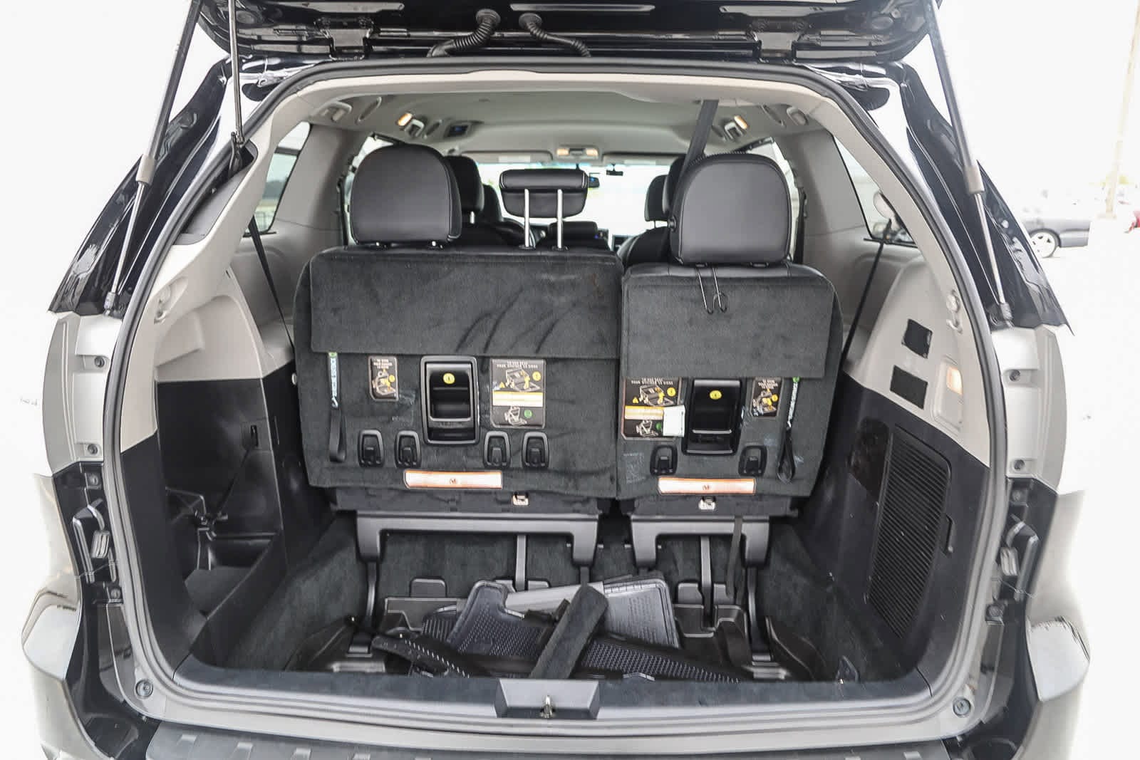 Thumbnail: 2017 Toyota Sienna - 22