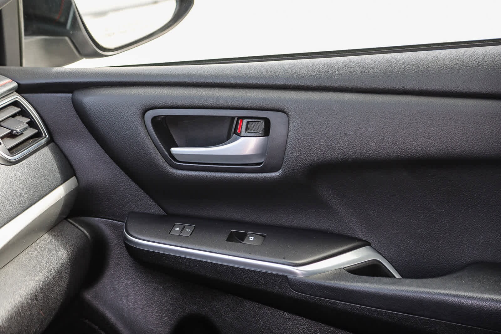 Thumbnail: 2015 Toyota Camry - 21