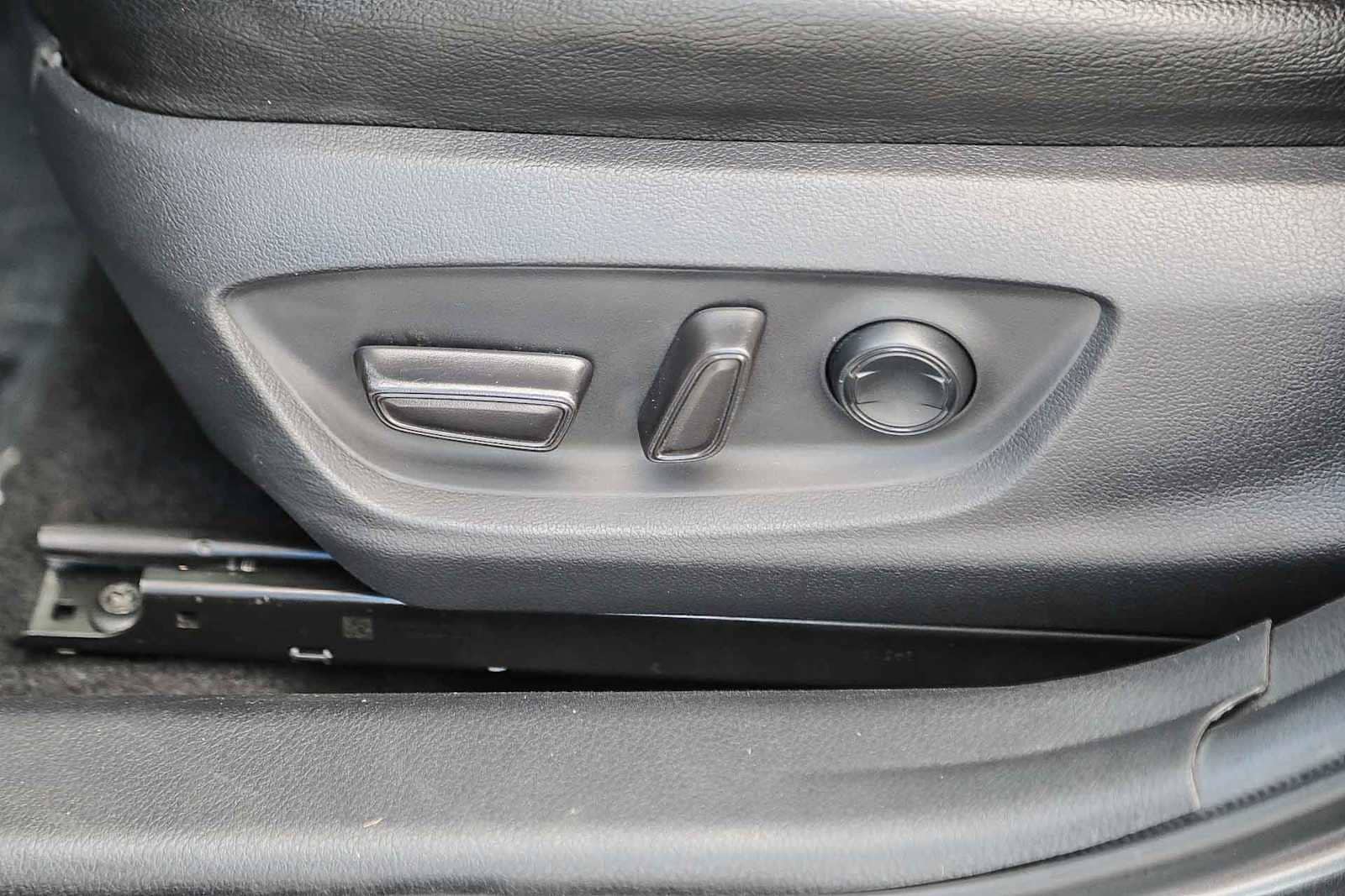 Thumbnail: 2020 Toyota Camry - 20