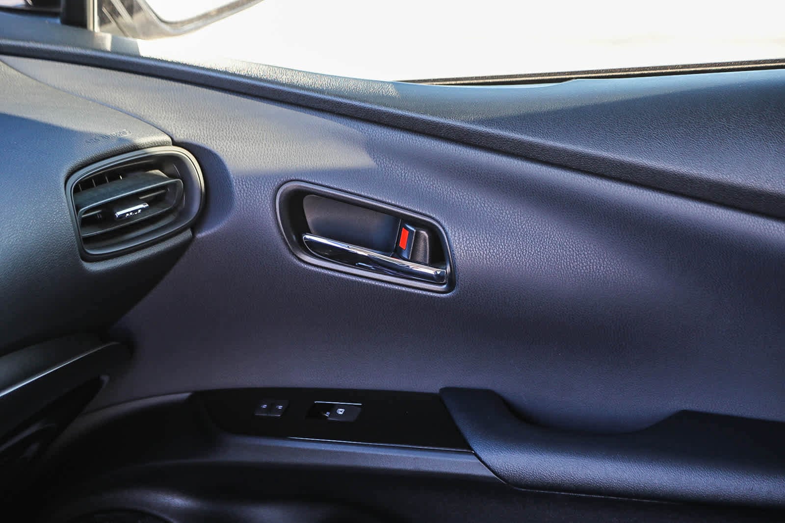 Thumbnail: 2017 Toyota Prius - 20