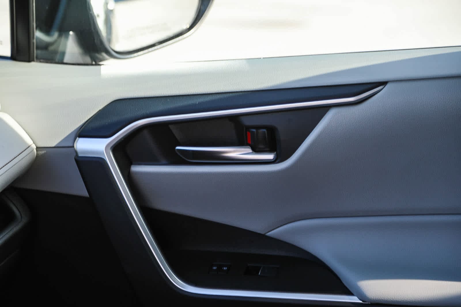 Thumbnail: 2025 Toyota RAV4 - 23