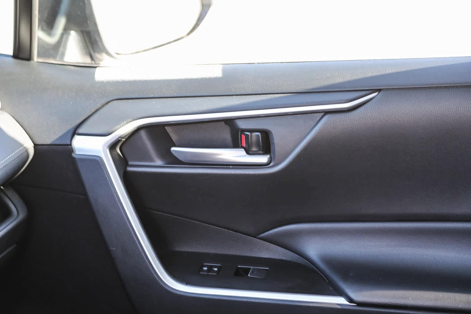 Thumbnail: 2025 Toyota RAV4 - 22