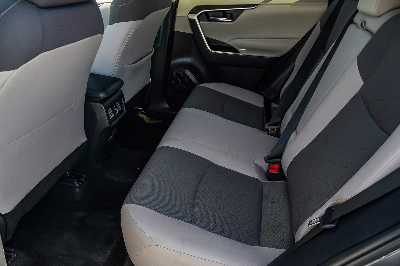 Thumbnail: 2020 Toyota RAV4 - 21