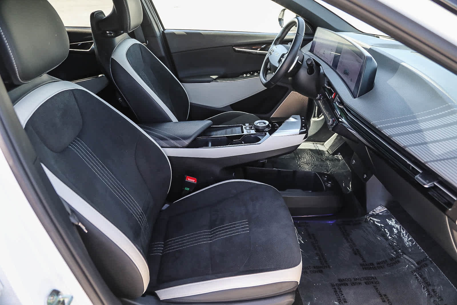 Thumbnail: 2024 Kia EV6 - 16