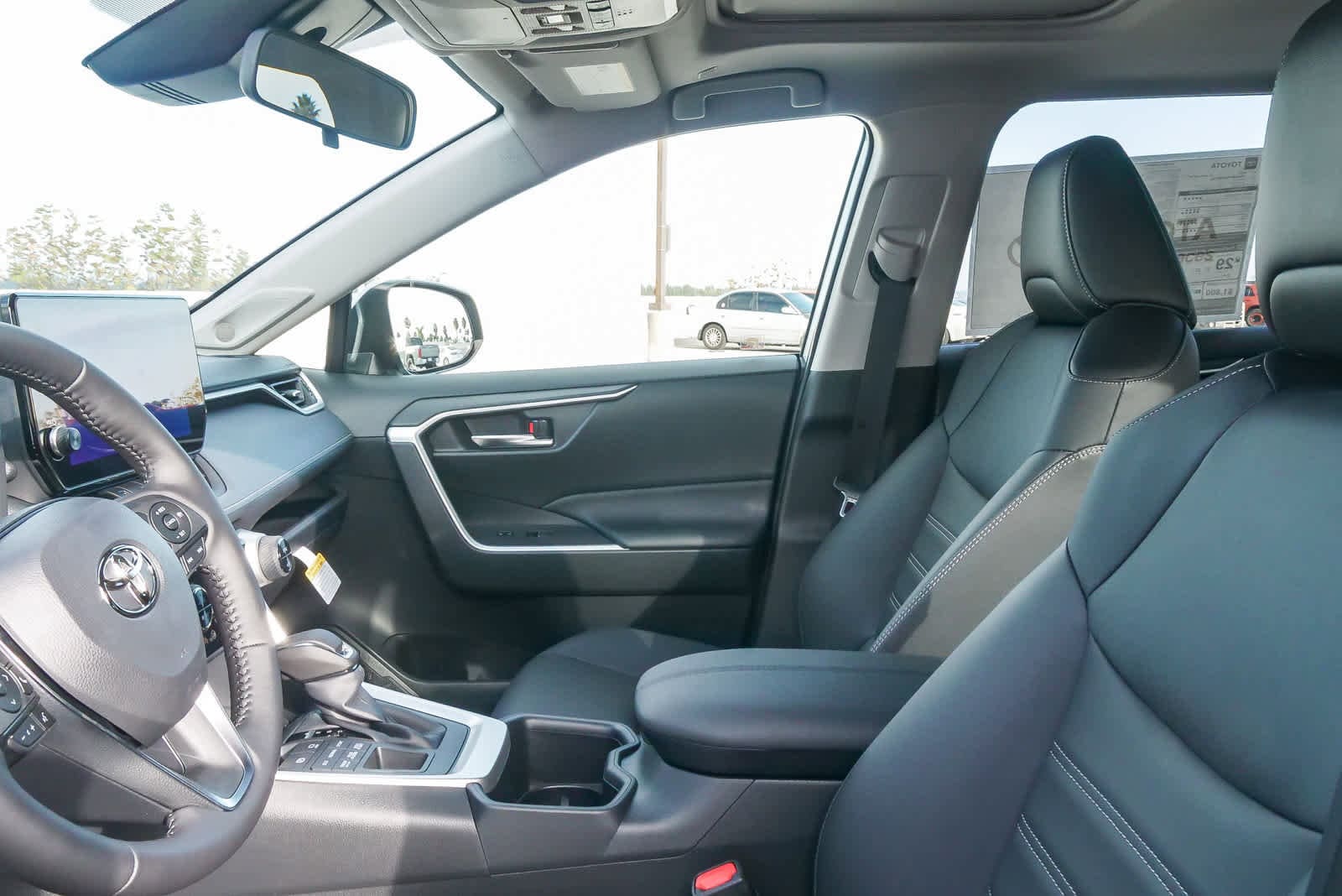 Thumbnail: 2025 Toyota RAV4 - 20