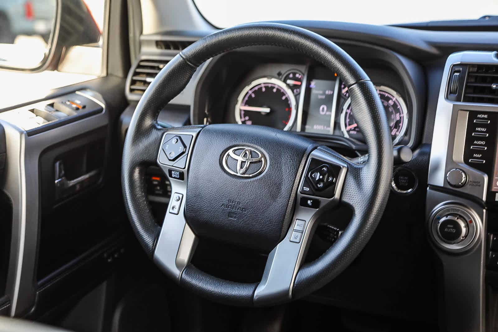 Thumbnail: 2020 Toyota 4Runner - 16