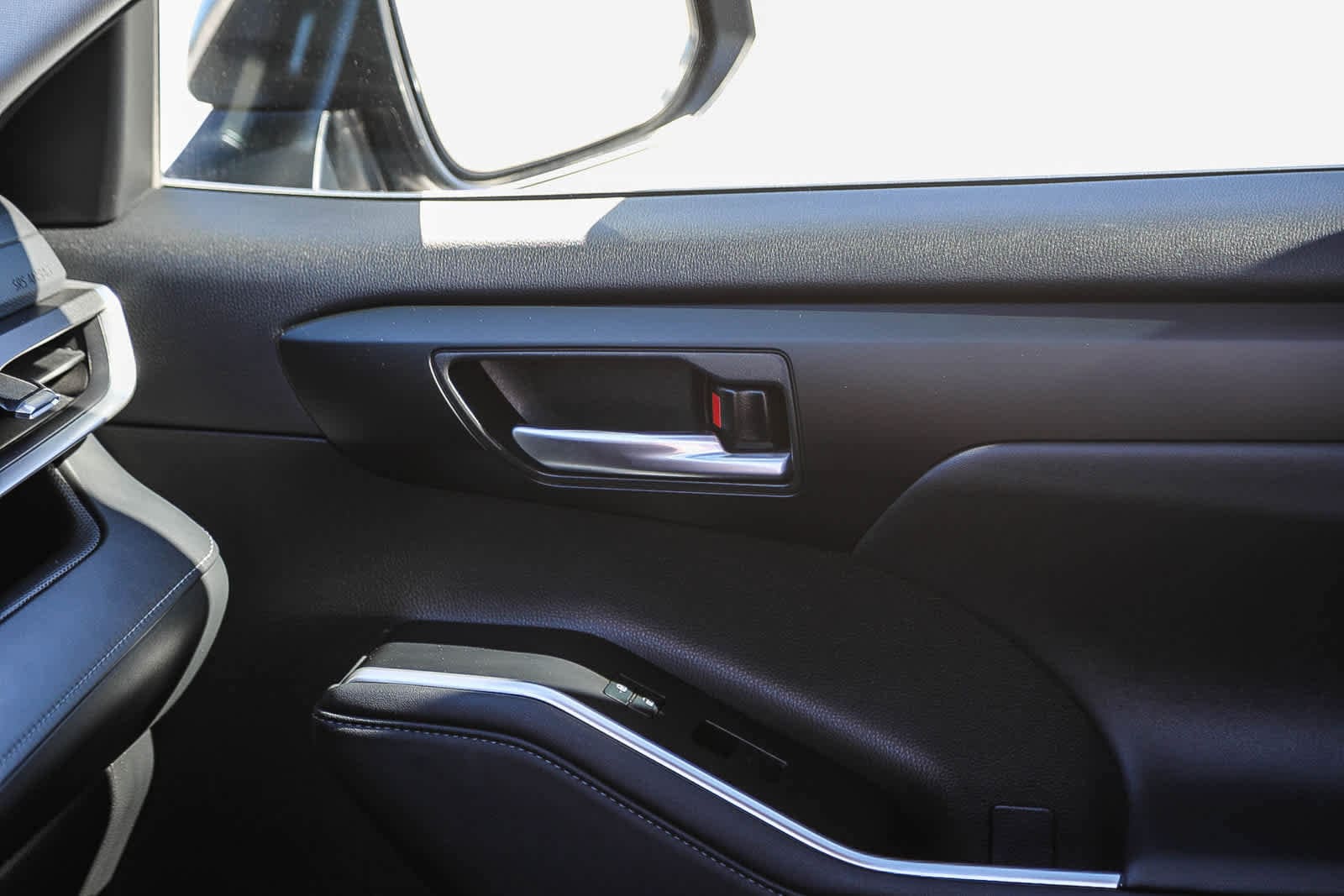 Thumbnail: 2023 Toyota Highlander - 22