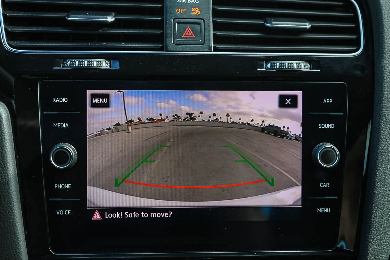 Thumbnail: 2018 Volkswagen Golf - 22