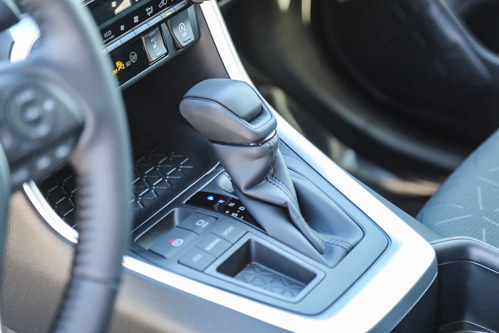 Thumbnail: 2025 Toyota RAV4 - 21