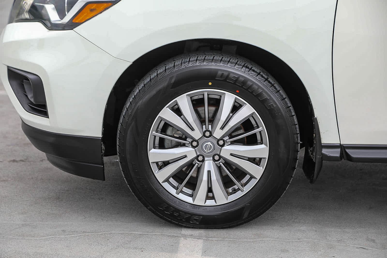 Thumbnail: 2020 Nissan Pathfinder - 9