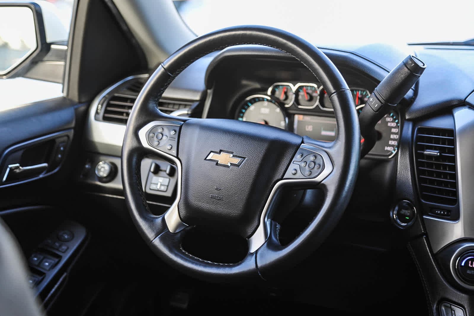 Thumbnail: 2015 Chevrolet Suburban - 14