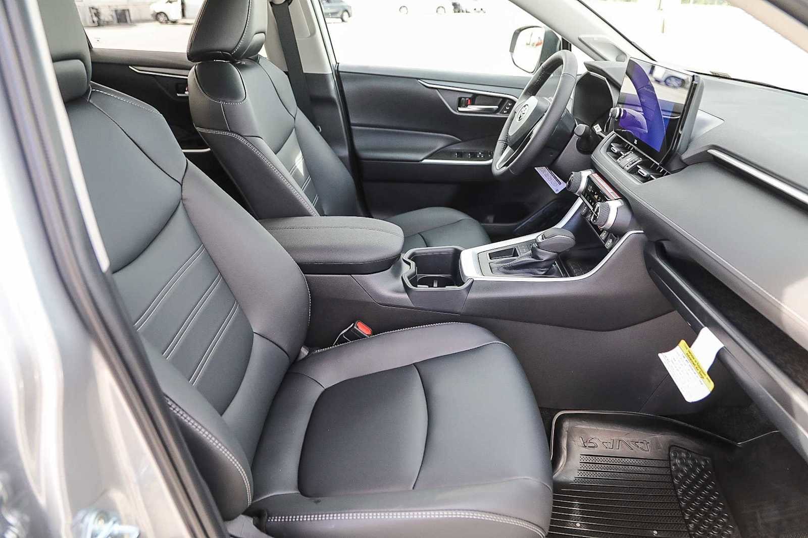 Thumbnail: 2025 Toyota RAV4 - 18