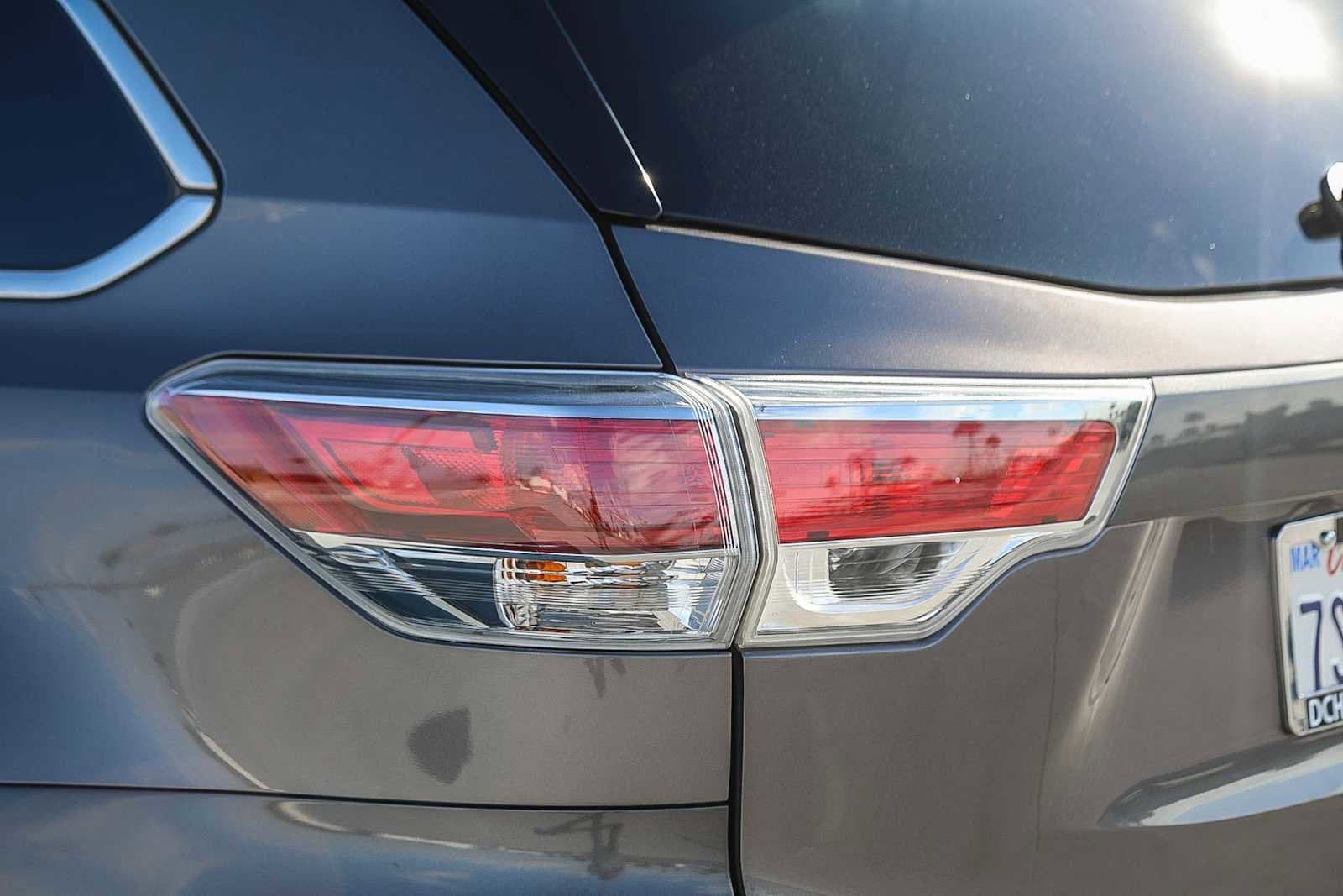 Thumbnail: 2016 Toyota Highlander - 9