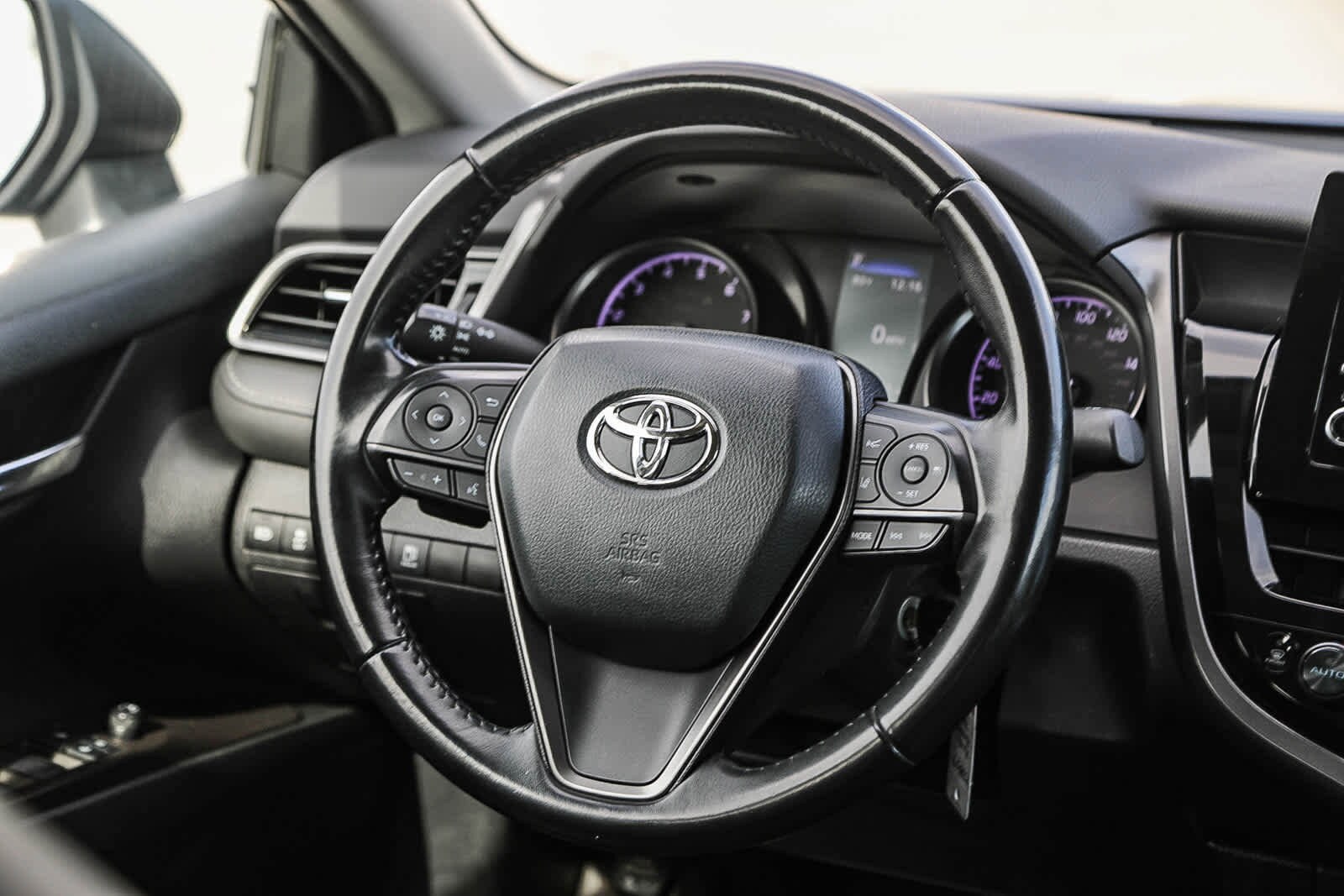 Thumbnail: 2022 Toyota Camry - 15