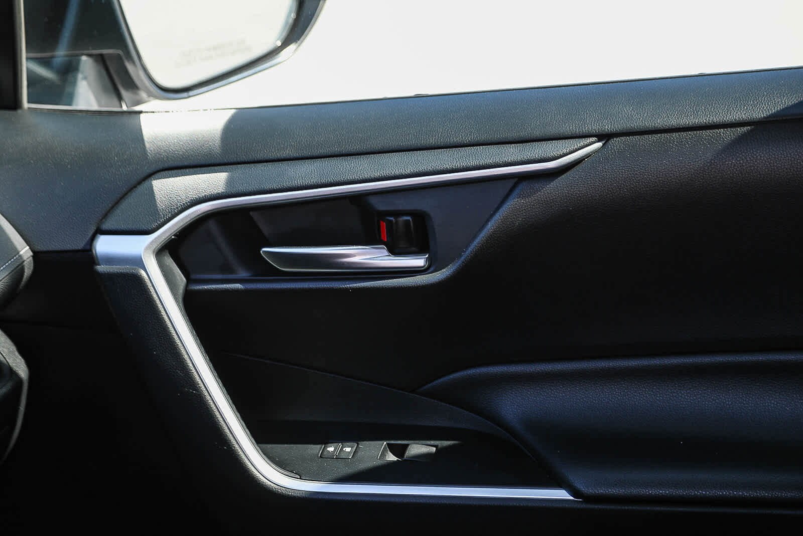 Thumbnail: 2020 Toyota RAV4 - 20