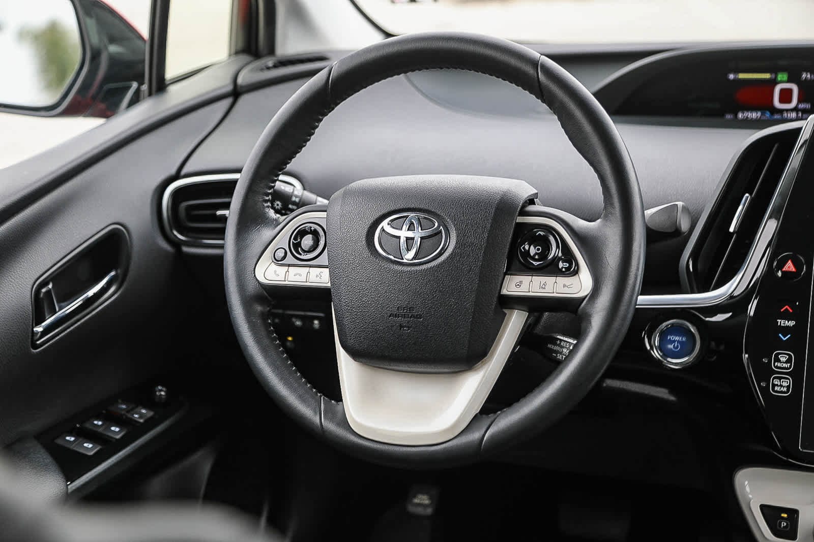 Thumbnail: 2017 Toyota Prius Prime - 15