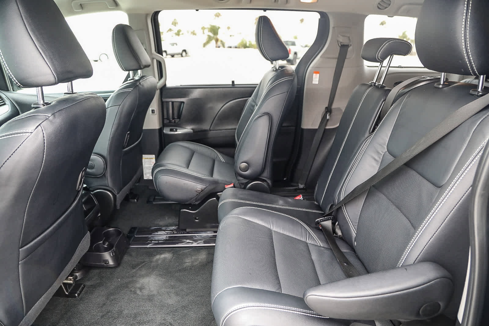 Thumbnail: 2017 Toyota Sienna - 15