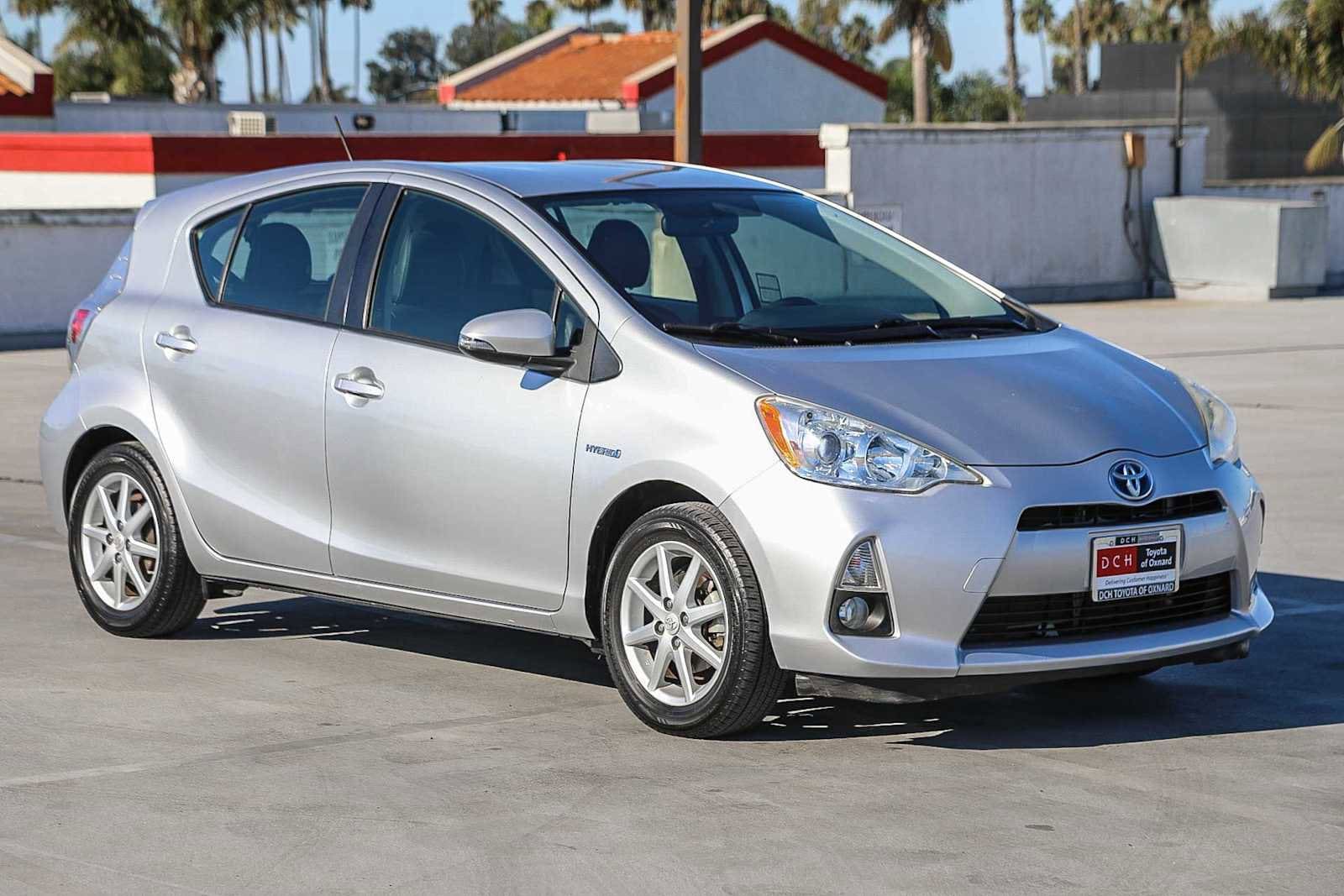Thumbnail: 2012 Toyota Prius c - 4