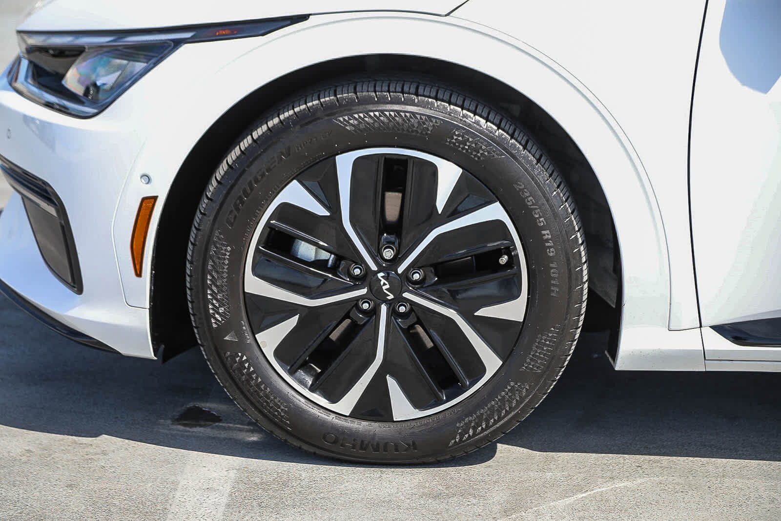 Thumbnail: 2024 Kia EV6 - 10