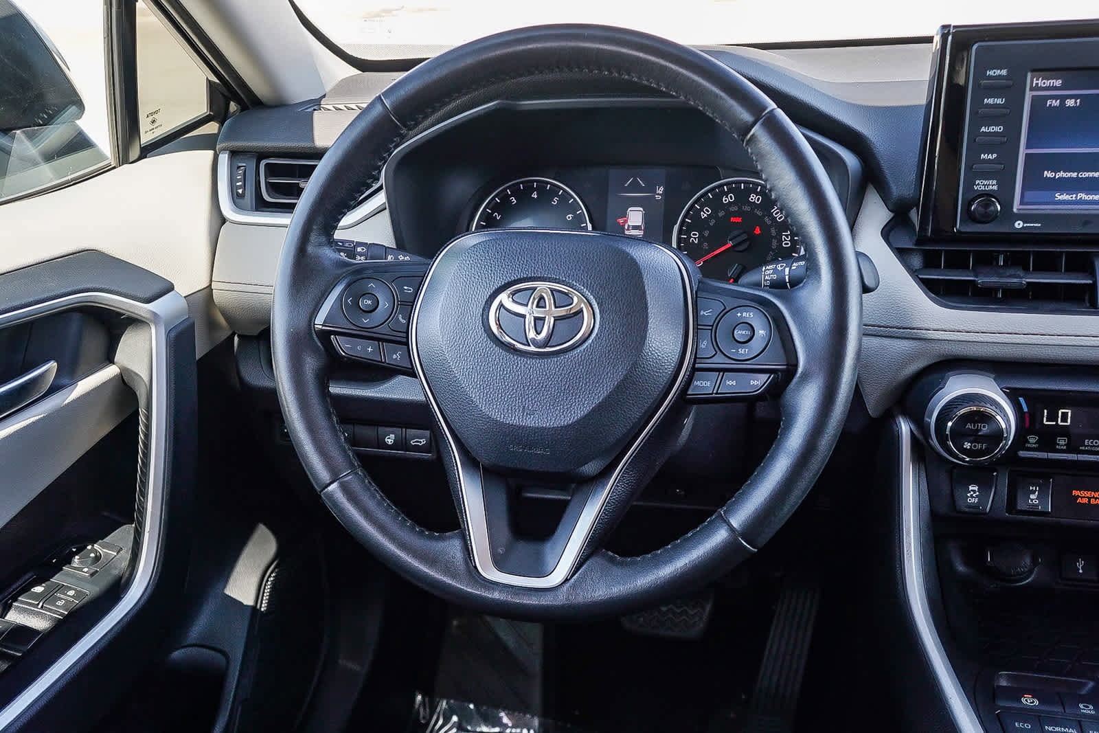 Thumbnail: 2020 Toyota RAV4 - 15