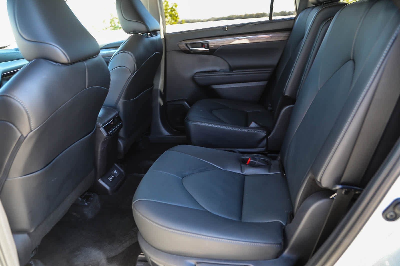 Thumbnail: 2024 Toyota Highlander - 18