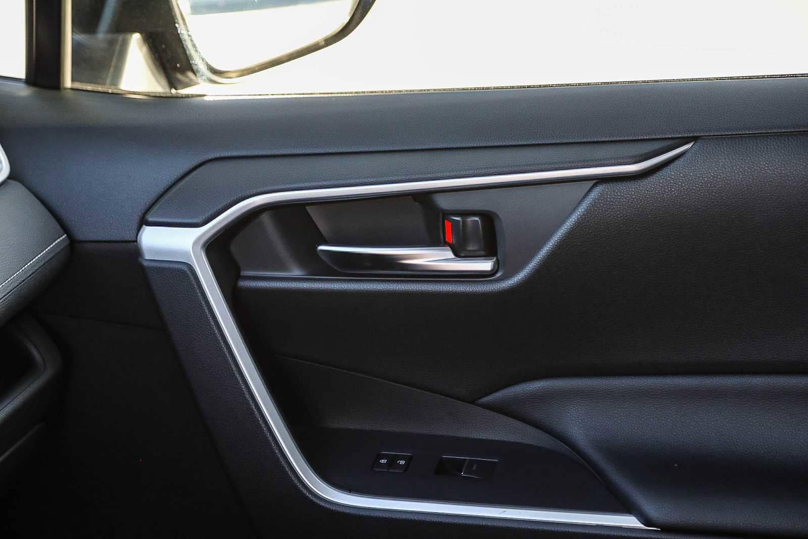 Thumbnail: 2025 Toyota RAV4 - 21