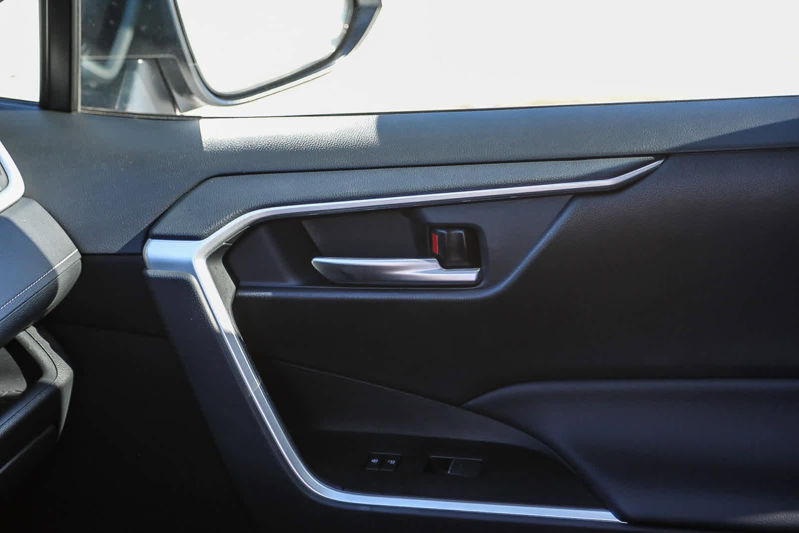 Thumbnail: 2025 Toyota RAV4 - 21