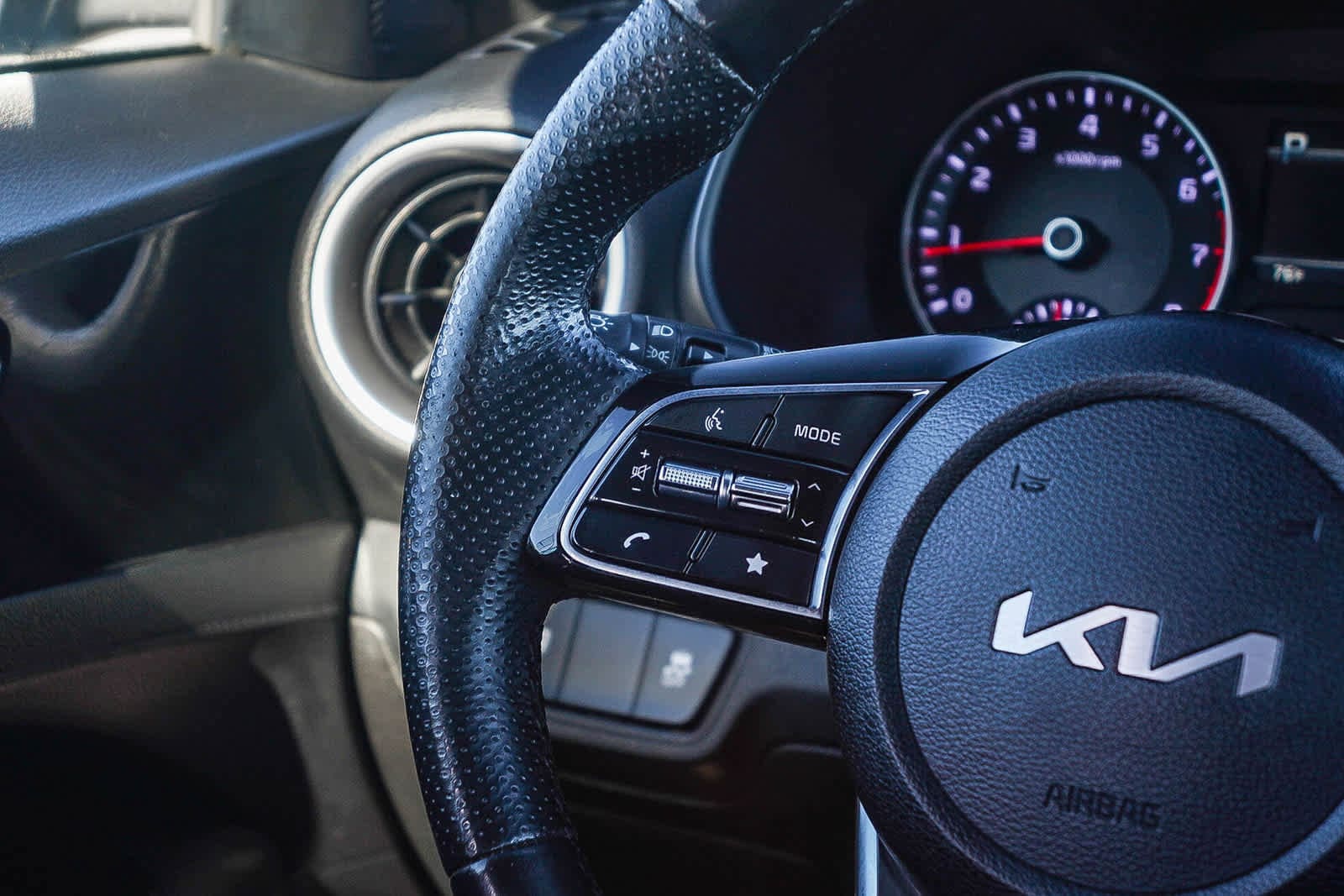 Thumbnail: 2022 Kia Forte - 17