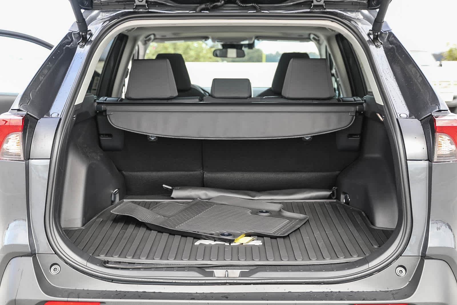 Thumbnail: 2025 Toyota RAV4 - 12