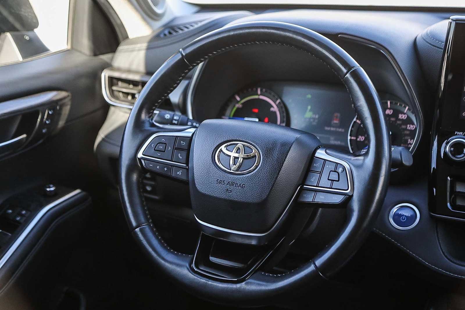 Thumbnail: 2021 Toyota Highlander - 14