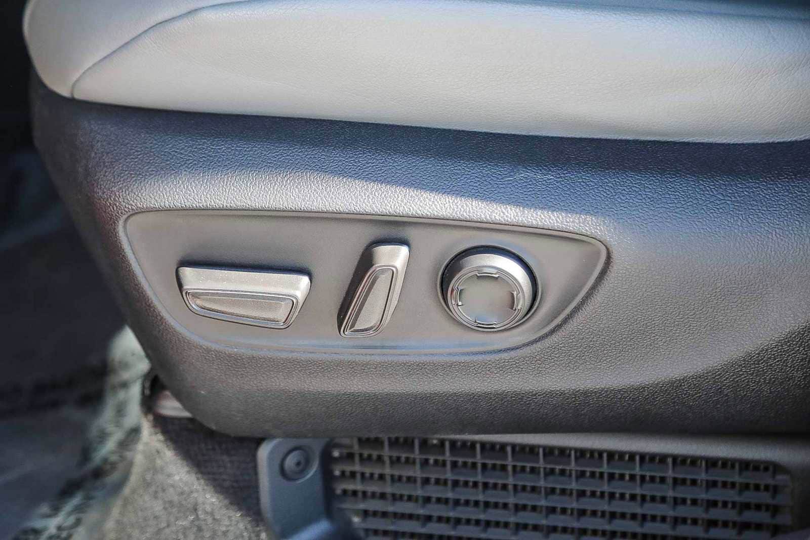 Thumbnail: 2023 Toyota Sienna - 20